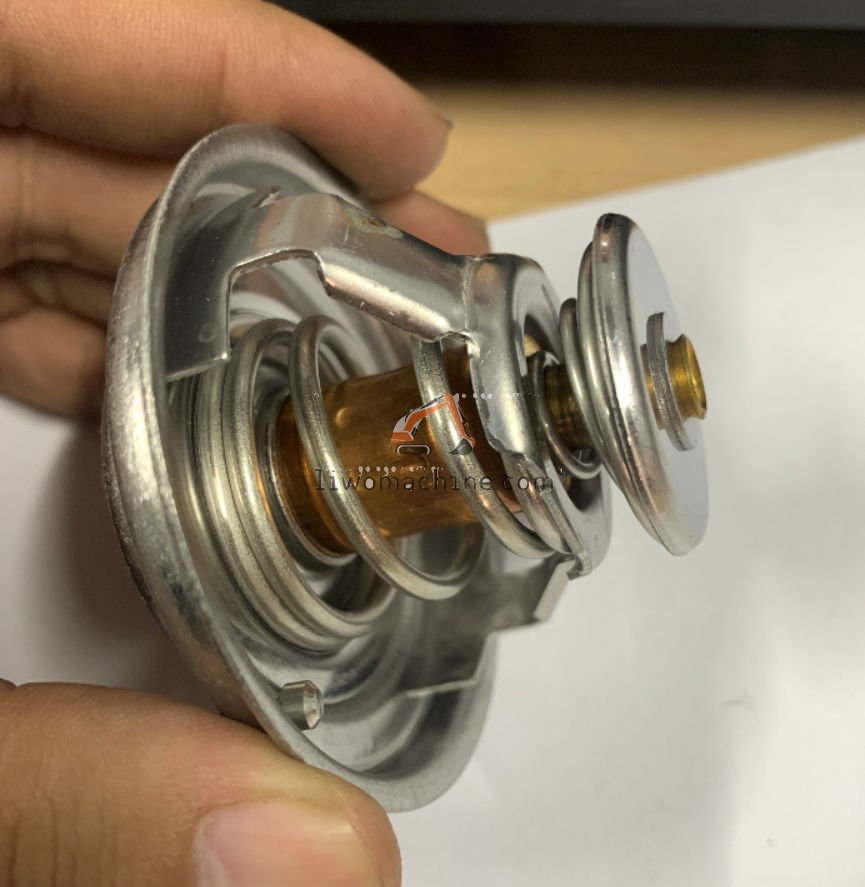 XCMG 1001538000 节温器 - Professional Construction Machinery Parts
