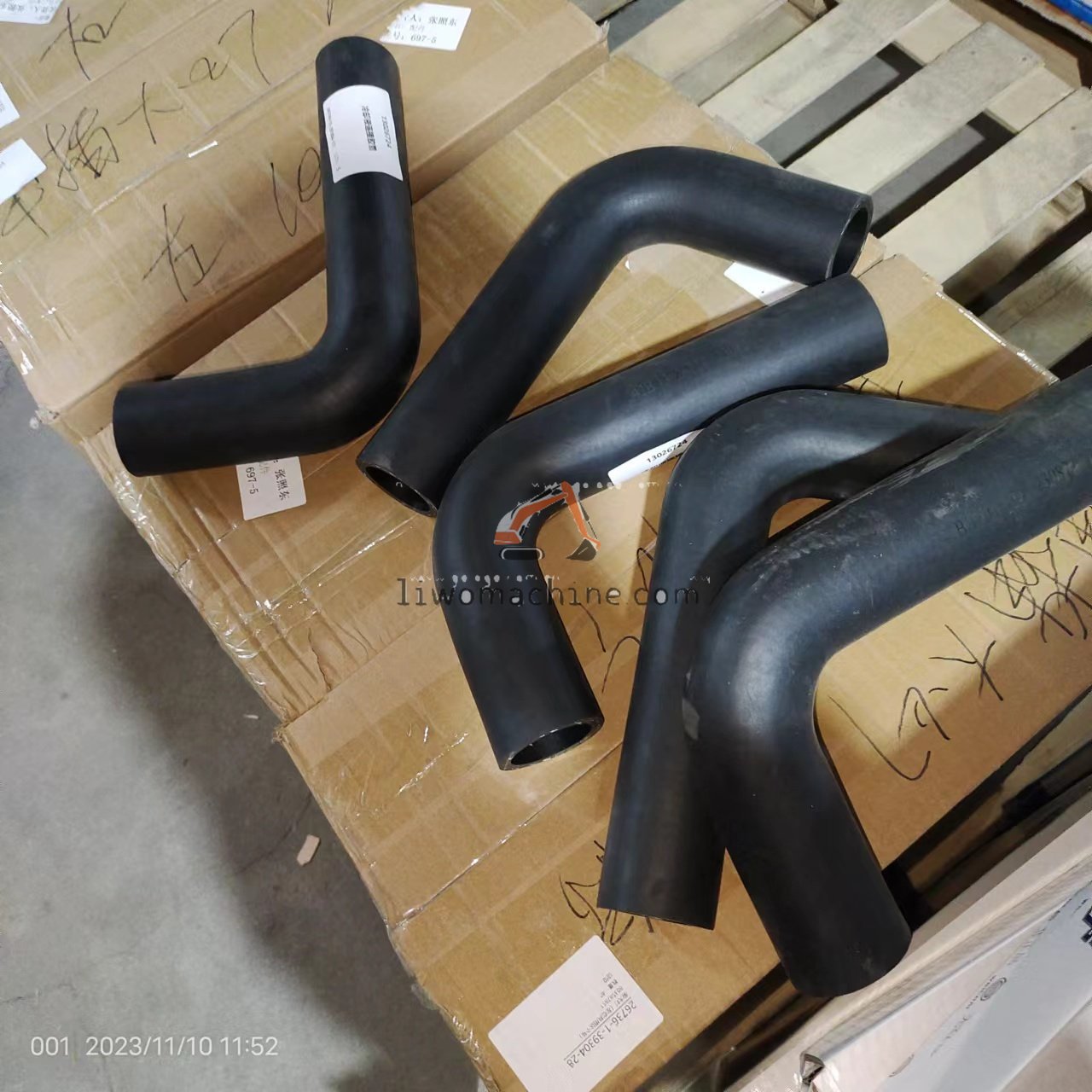 XCMG 13026724 冷却液连接胶管 - Professional Construction Machinery Parts