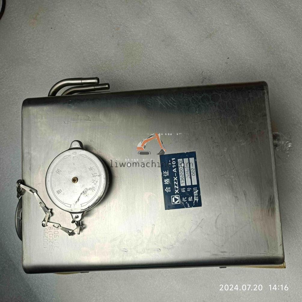 XCMG 136200782 徐工QY25K5I吊车副水箱 - Professional Construction Machinery Parts