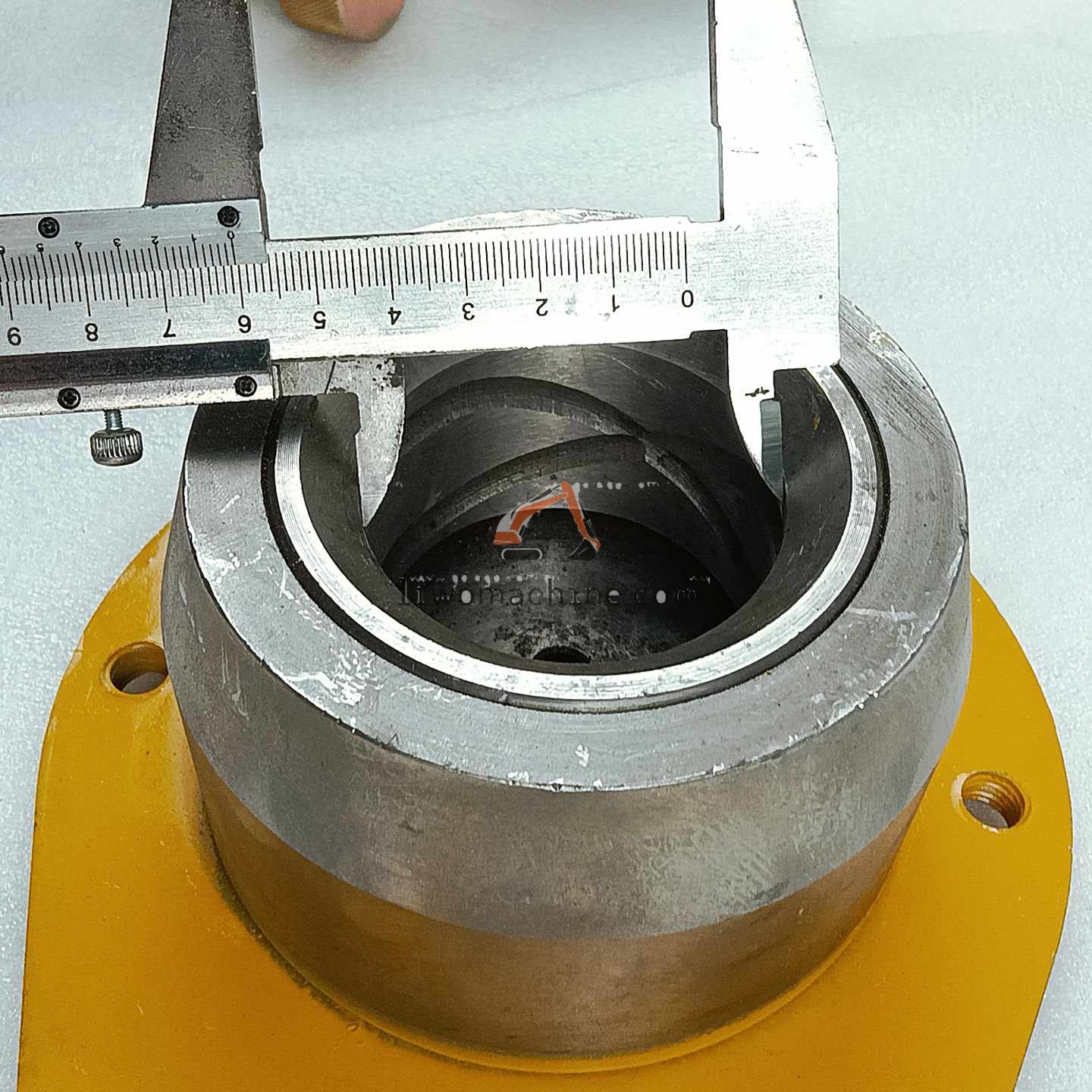 XCMG 22C0018 车架-动臂油缸销轴衬套支座 - Professional Construction Machinery Parts