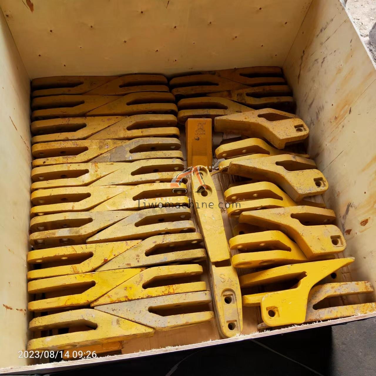 XCMG 252117633 LEFT TOOTH - Professional Construction Machinery Parts