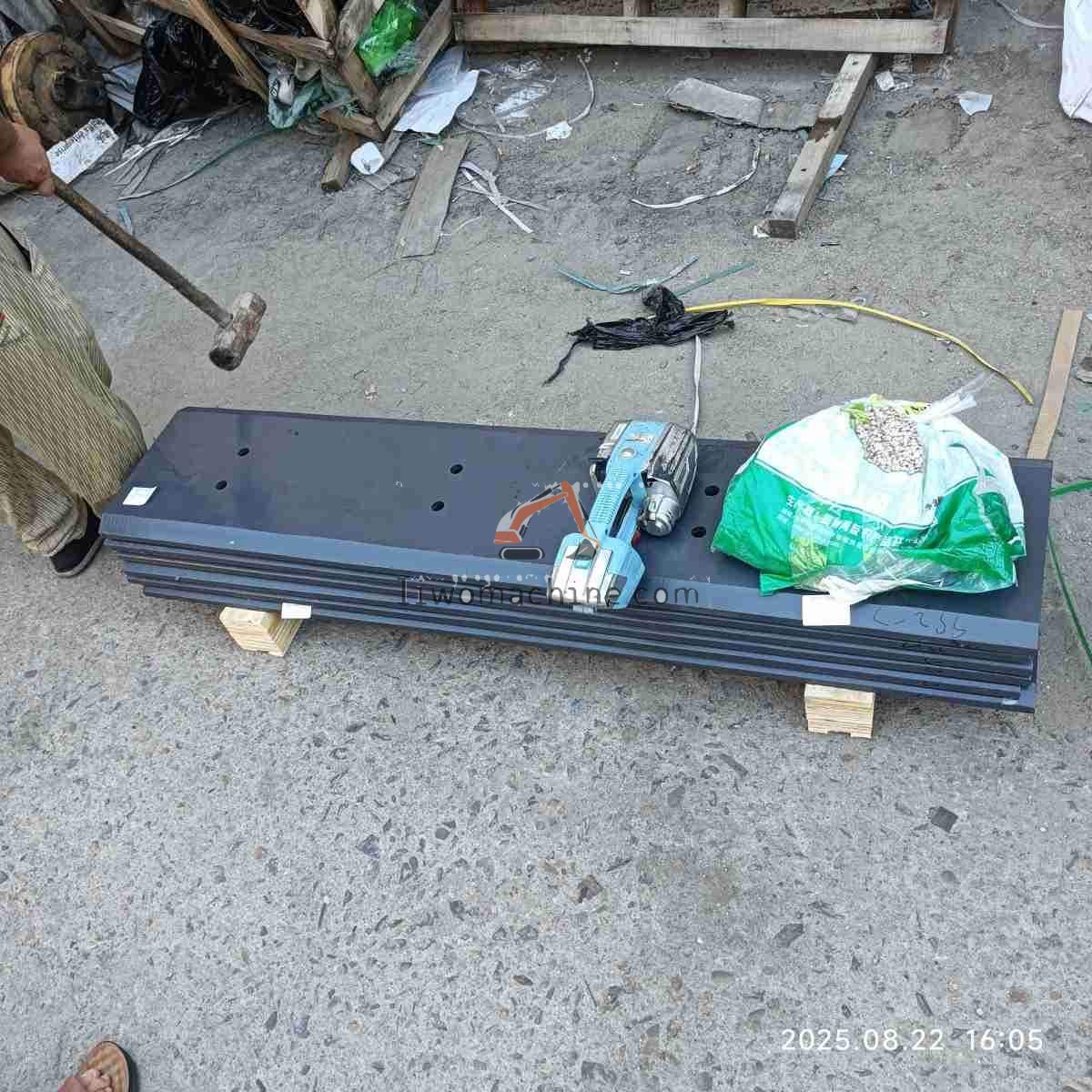 XCMG 252918028 耐磨板 - Professional Construction Machinery Parts