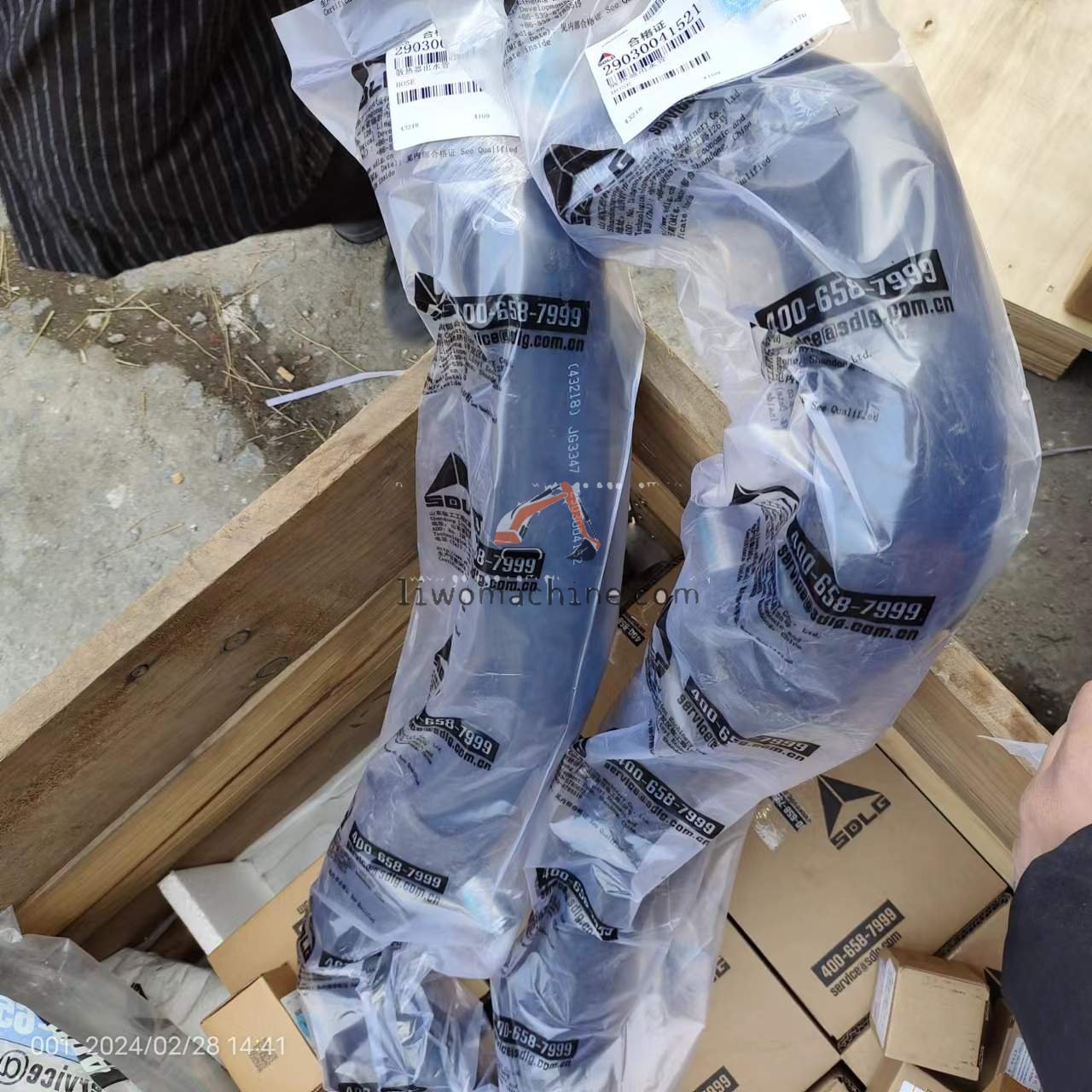 XCMG 29030041521 散热器出水管 - Professional Construction Machinery Parts
