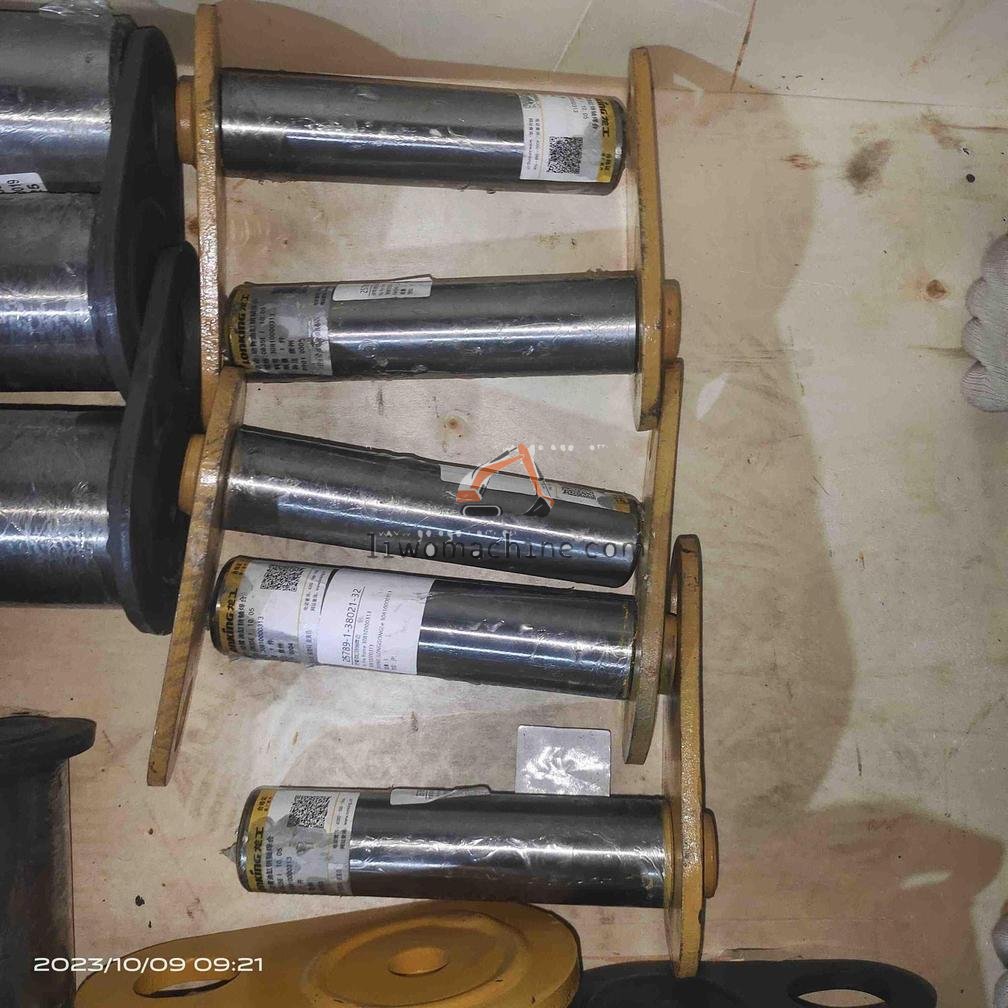 XCMG 30810000313 动臂油缸销轴焊合 - Professional Construction Machinery Parts