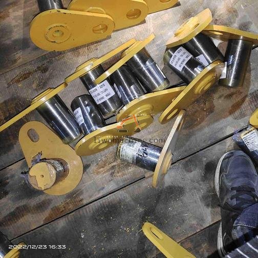 XCMG 30811001341 Finger boom-lift cylinder - Professional Construction Machinery Parts
