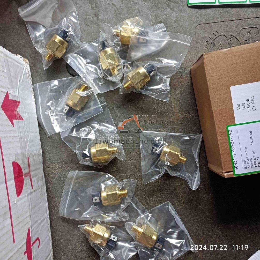 XCMG 30B0418 PRESSURE SWITCH - Professional Construction Machinery Parts
