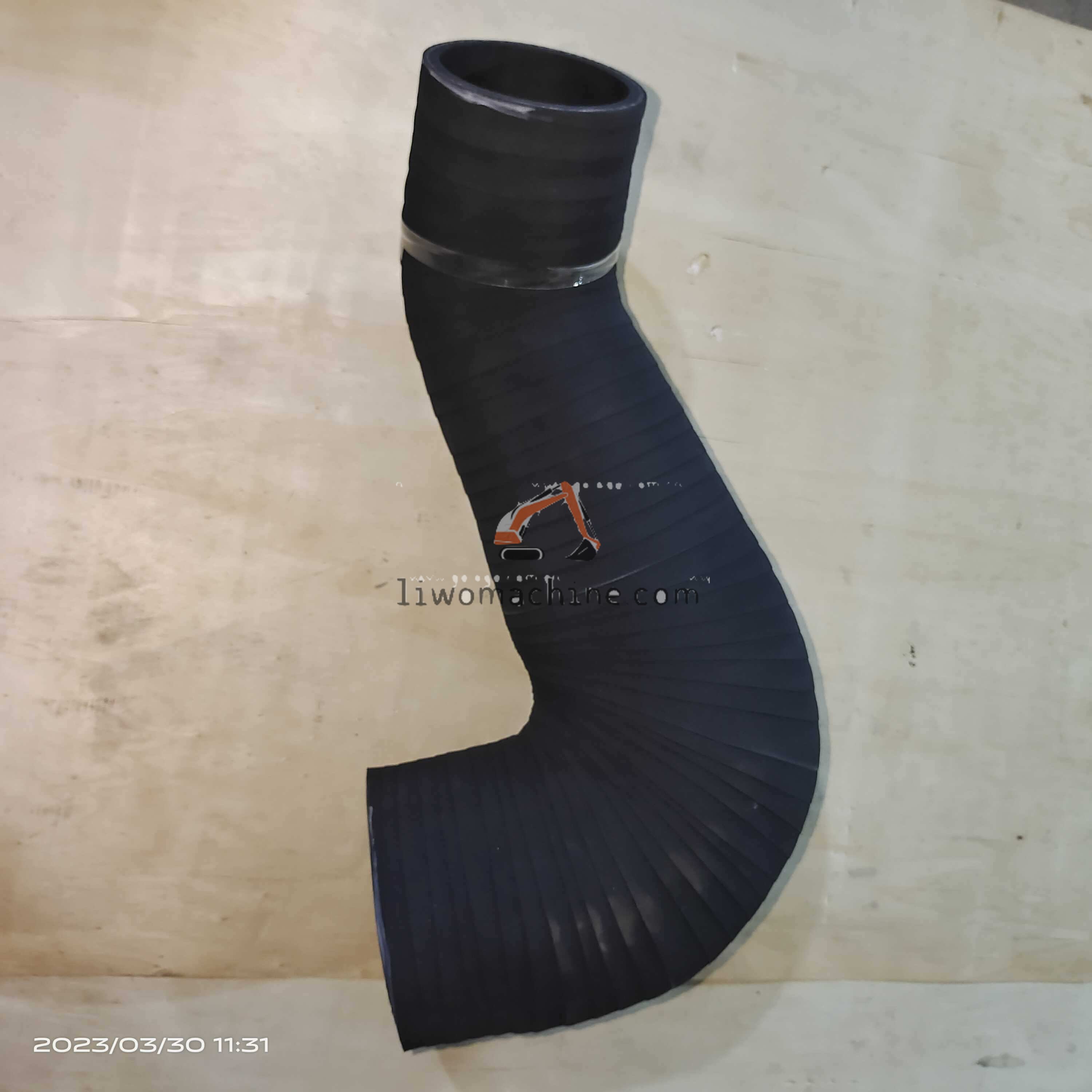 XCMG 32A0408 进气胶管 - Professional Construction Machinery Parts