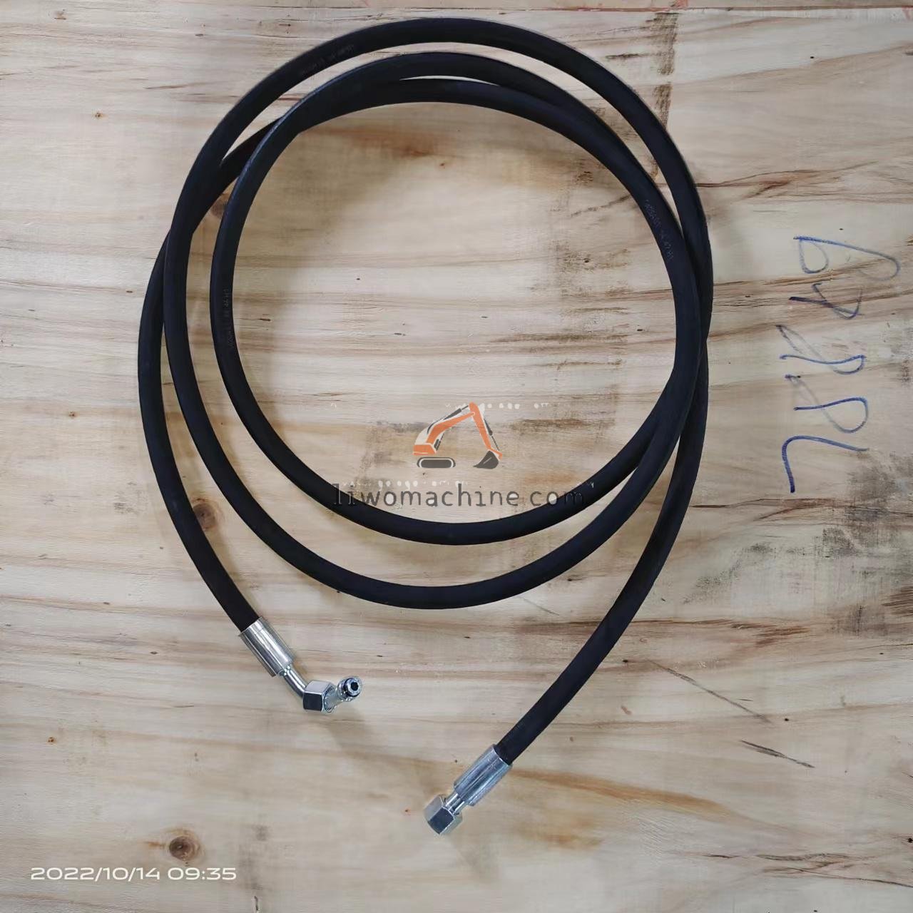 XCMG 4041010402 软管LGB165-004320 - Professional Construction Machinery Parts