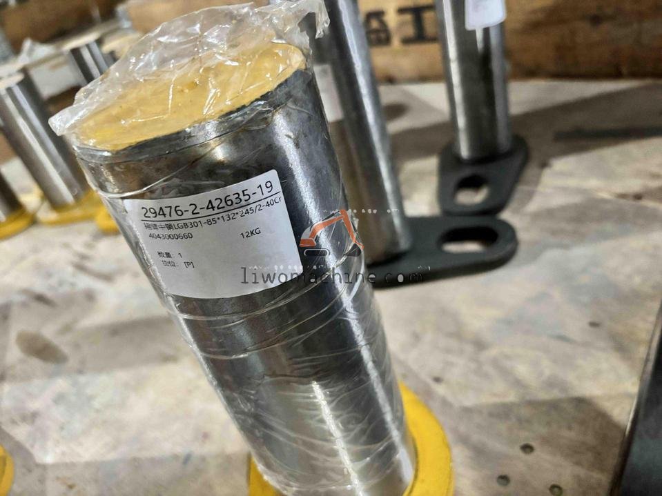 XCMG 4043000660 摇臂中销LGB301-85*132*245/2-40Cr - Professional Construction Machinery Parts