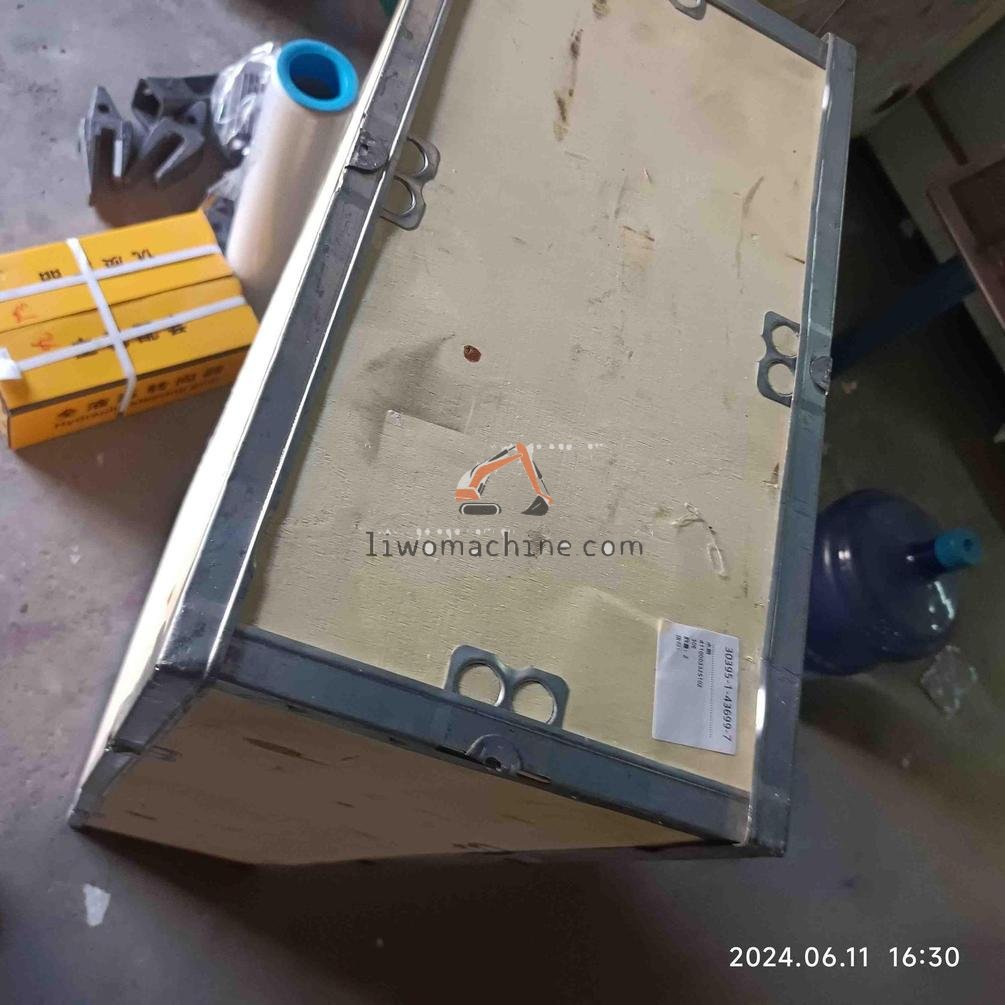 XCMG 4110003325102 水箱 - Professional Construction Machinery Parts