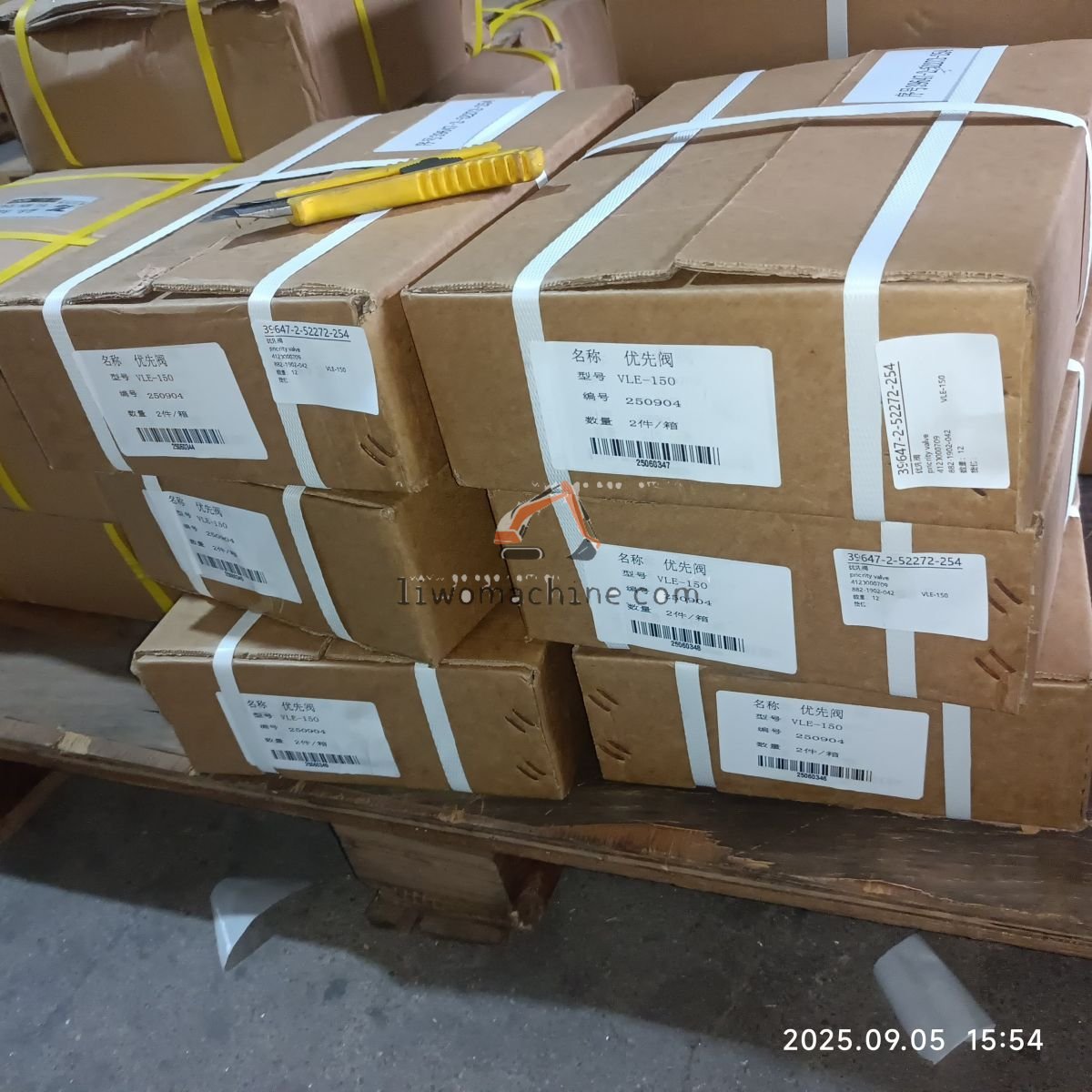 XCMG 4120000709 priority valve - Professional Construction Machinery Parts