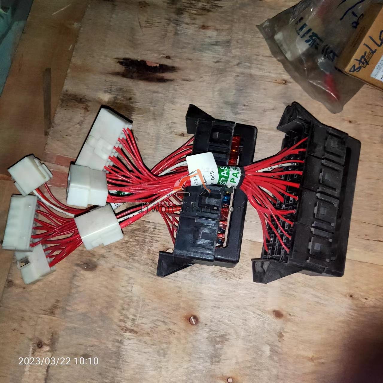 XCMG 4130000309001 FUSE BOX - Professional Construction Machinery Parts