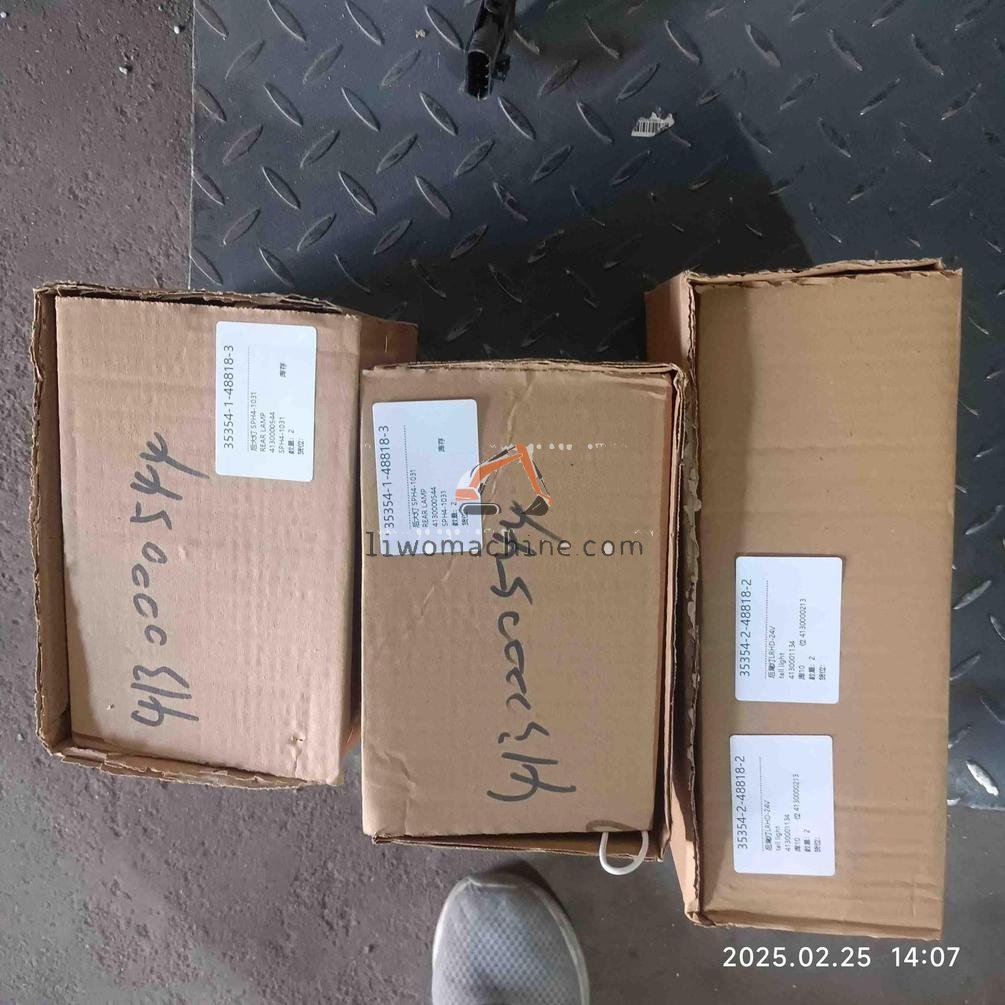 XCMG 4130000544 REAR LAMP - Professional Construction Machinery Parts