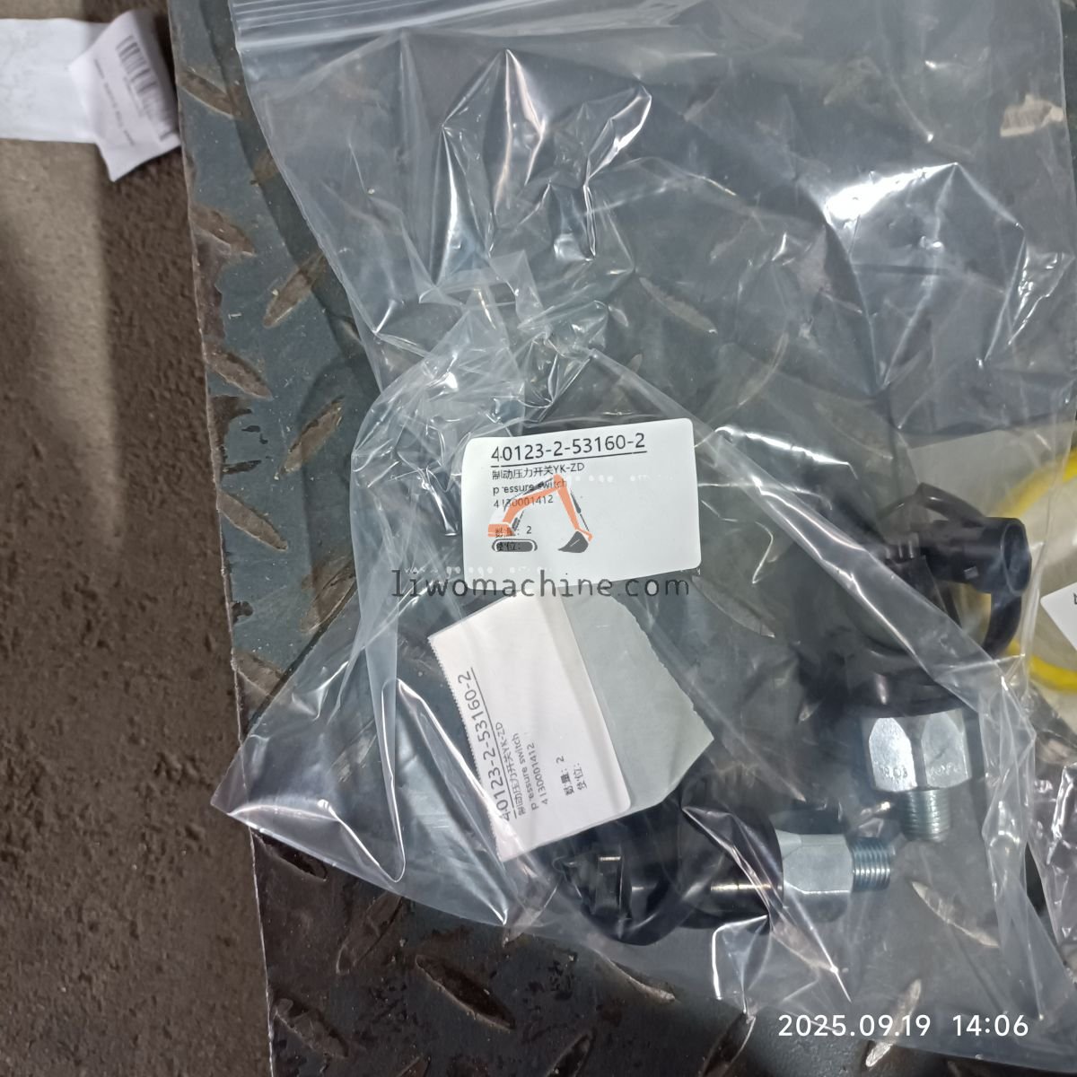 XCMG 4130001412 pressure switch - Professional Construction Machinery Parts