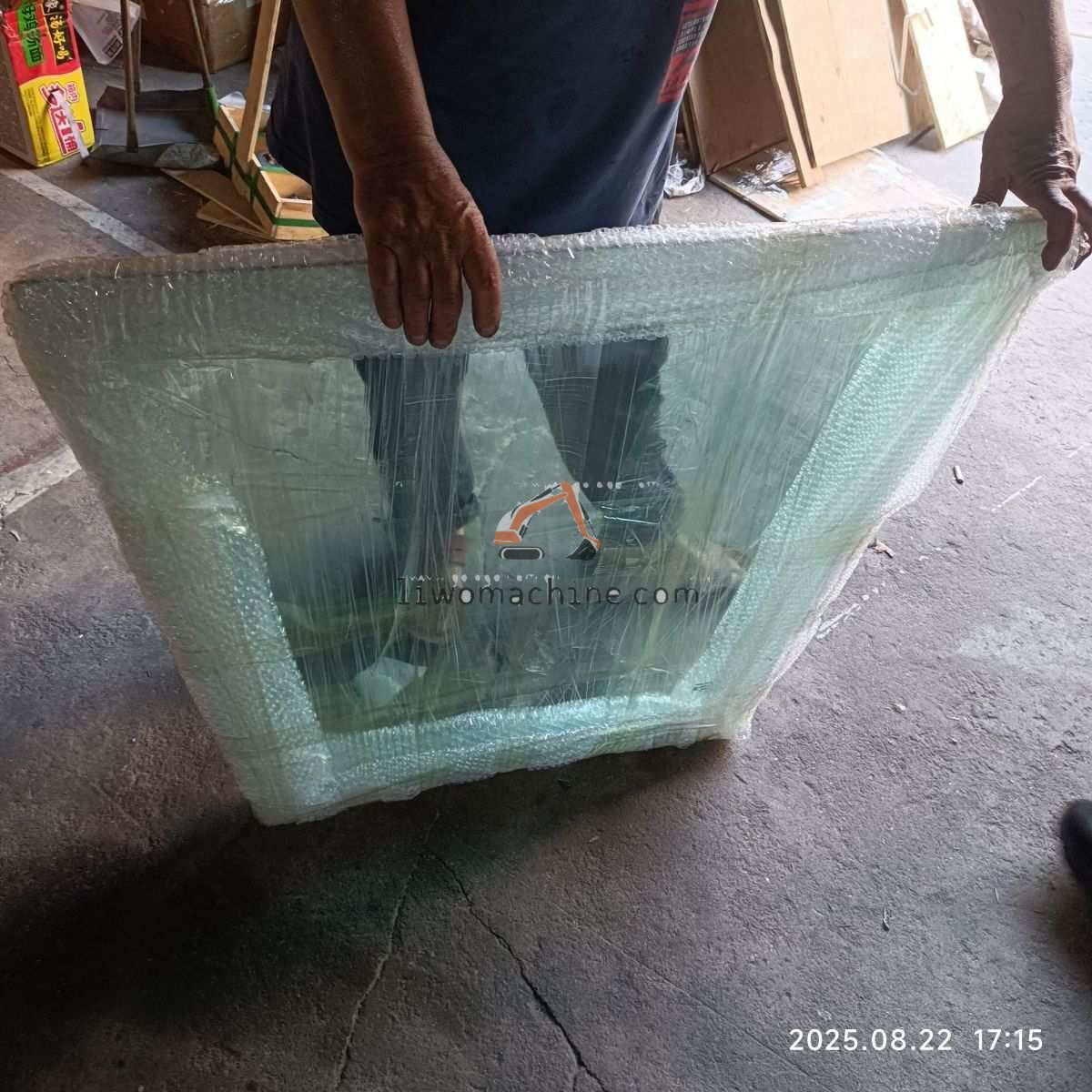 XCMG 4190000726 FRONT GLASS - Professional Construction Machinery Parts