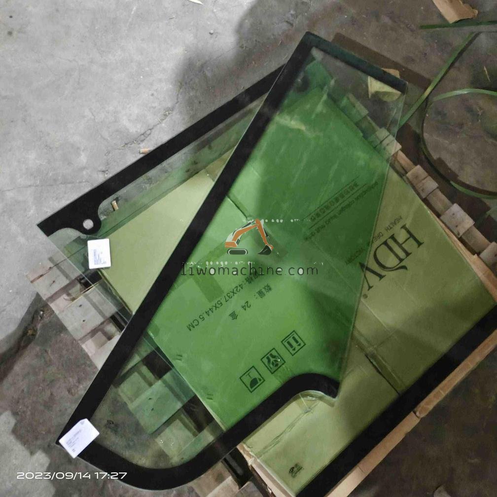 XCMG 4190000945 RIGHT FRONT GLASS - Professional Construction Machinery Parts