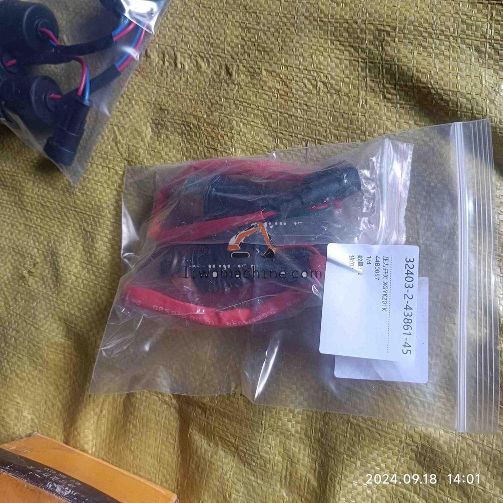XCMG 44B0057 压力开关 XGYK201K - Professional Construction Machinery Parts
