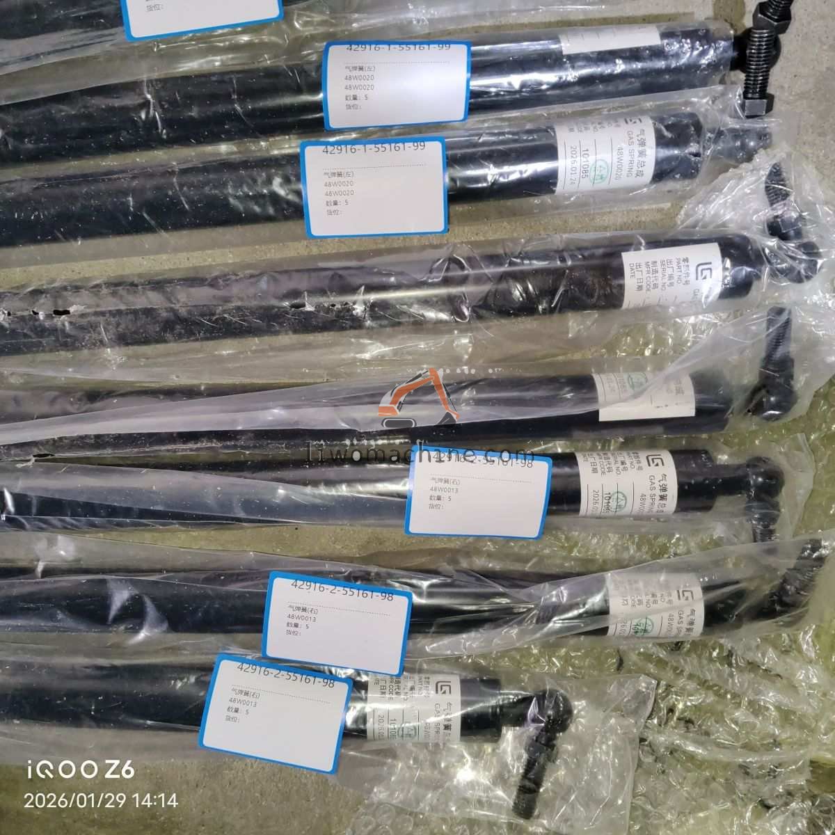 XCMG 48W0013 气弹簧(右) - Professional Construction Machinery Parts