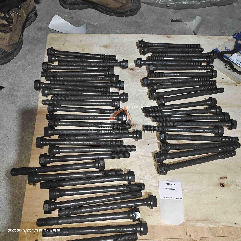 XCMG 612600040452 气缸盖主螺栓 - Professional Construction Machinery Parts