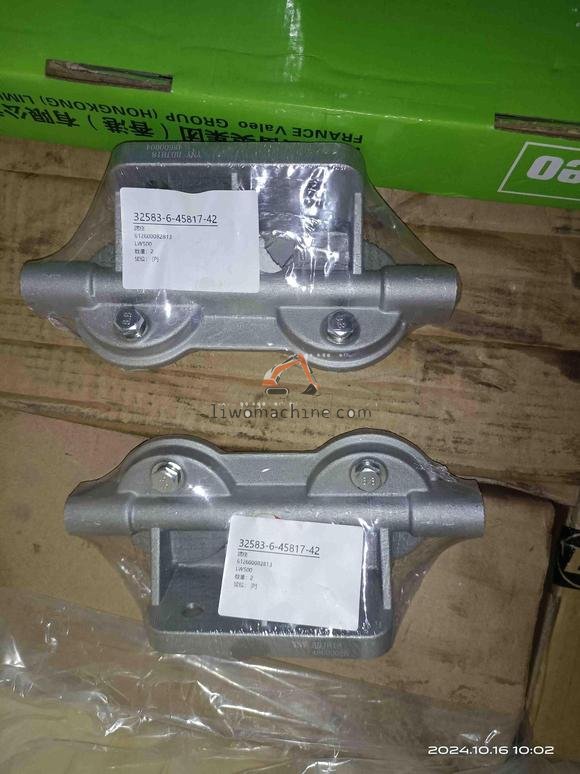 XCMG 612600082813 燃油滤清器座 - Professional Construction Machinery Parts