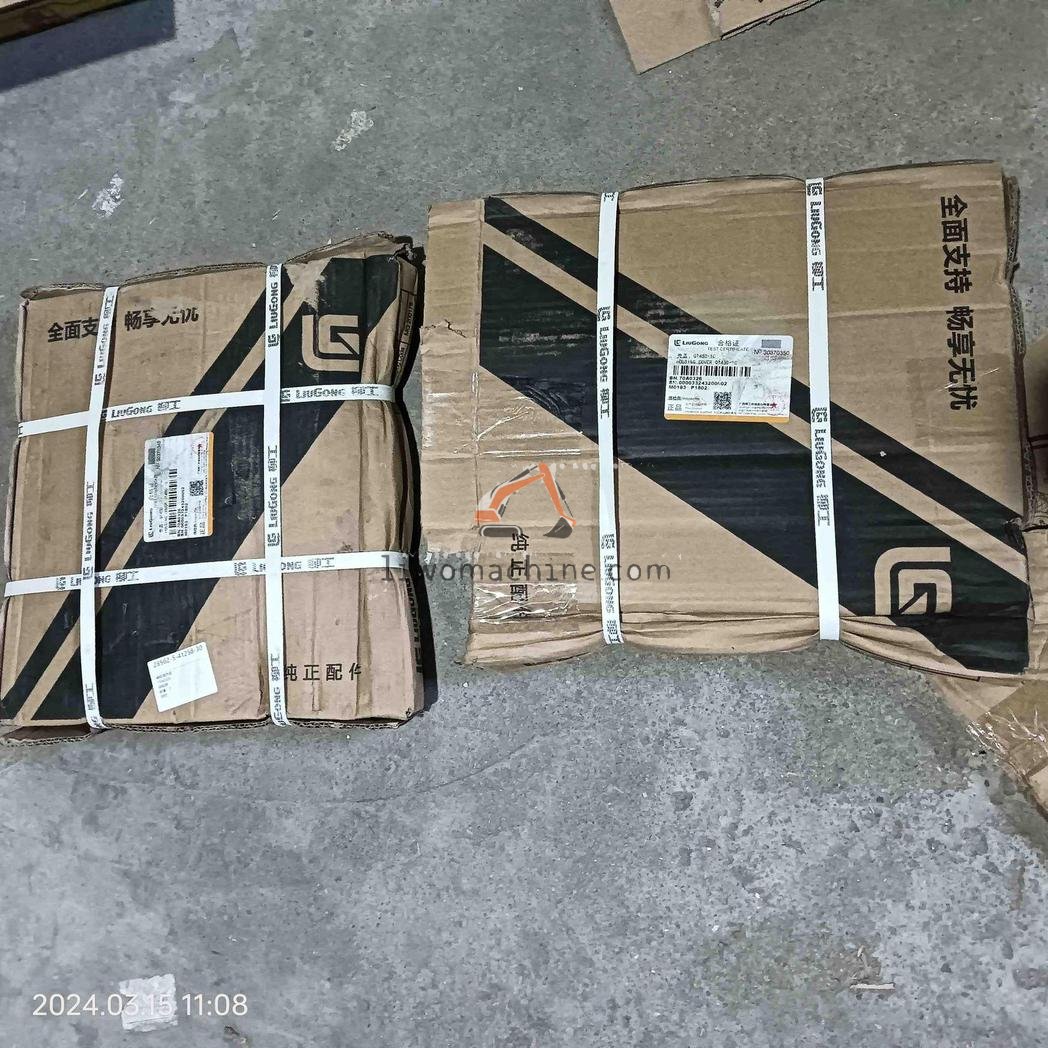 XCMG 70A0326 蜗轮箱壳盖 - Professional Construction Machinery Parts