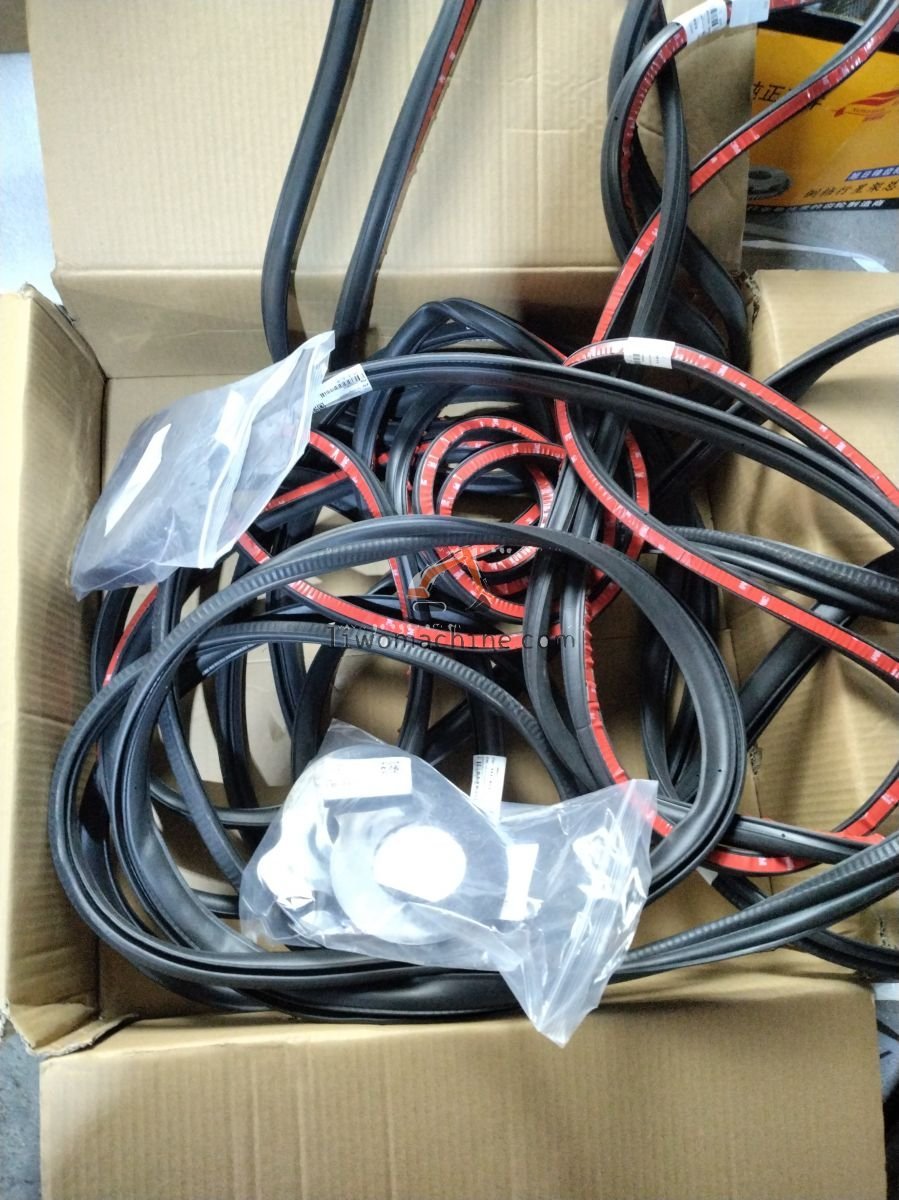 XCMG 802103826 C3-6-053 前挡密封条 - Professional Construction Machinery Parts