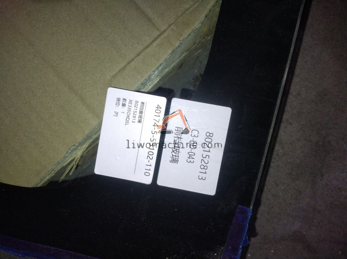 XCMG 802152813 前挡窗玻璃 - Professional Construction Machinery Parts