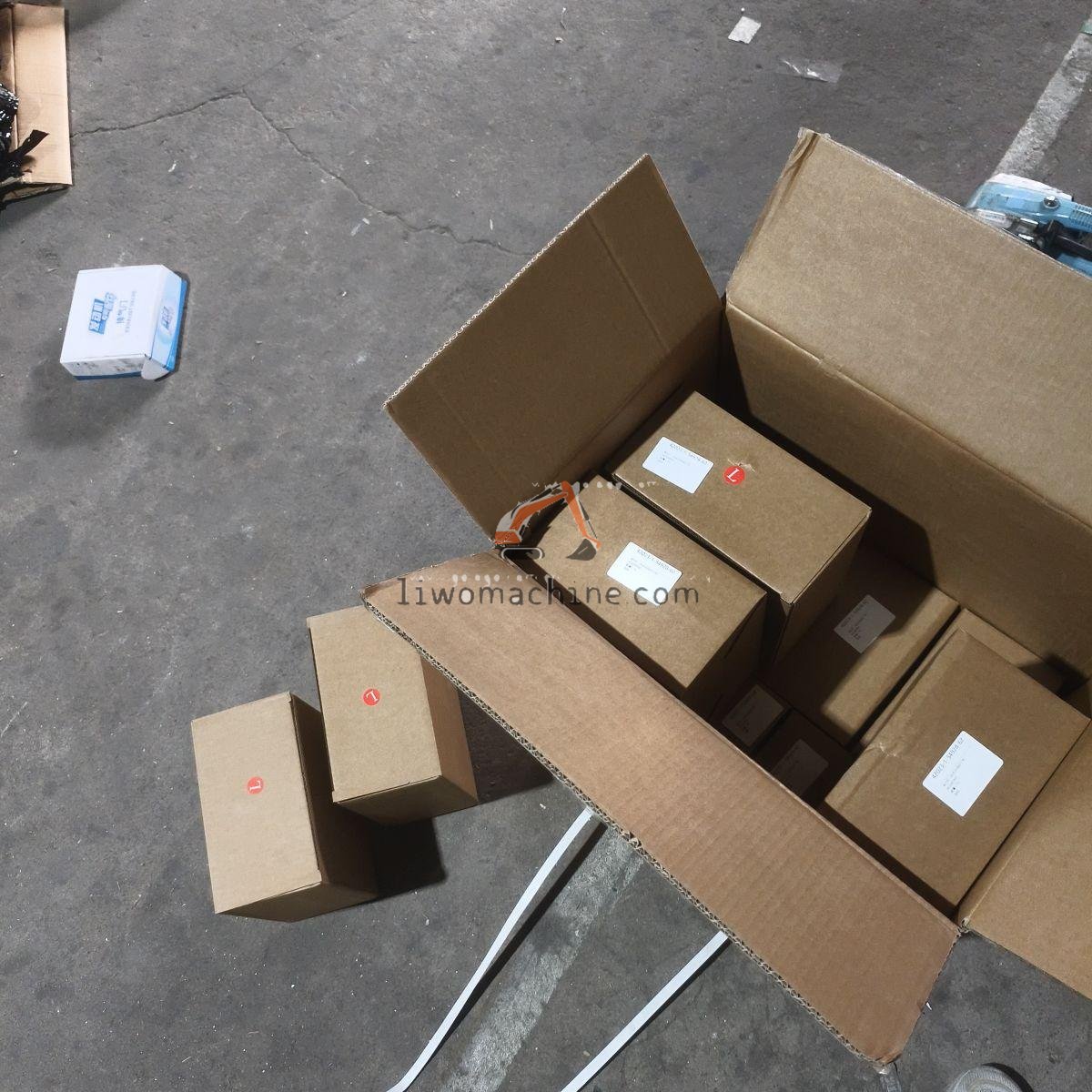 XCMG 803587851 前大灯（左右共用这个号） - Professional Construction Machinery Parts