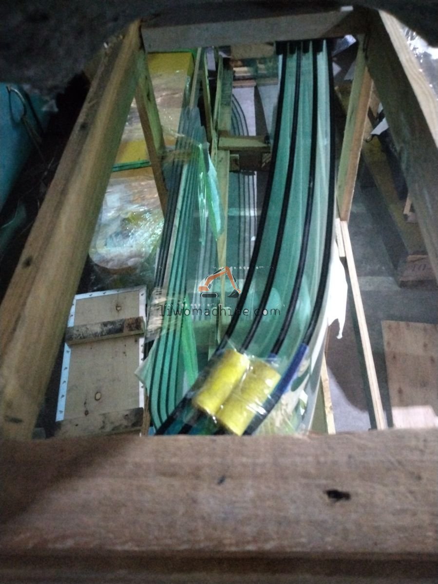 XCMG 81.62450.0052 挡风玻璃 - Professional Construction Machinery Parts