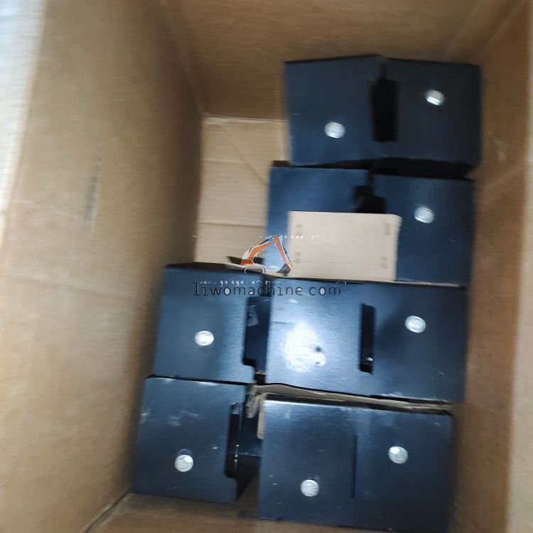 XCMG 9D653-64F042000A0 后尾灯壳 - Professional Construction Machinery Parts
