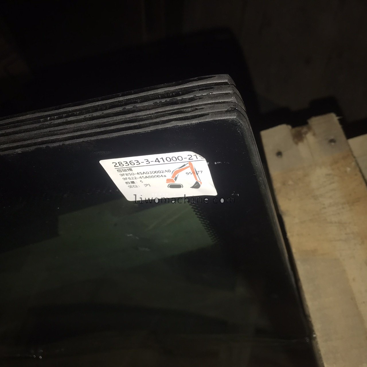 XCMG 9F850-45A030002A0 后玻璃 - Professional Construction Machinery Parts