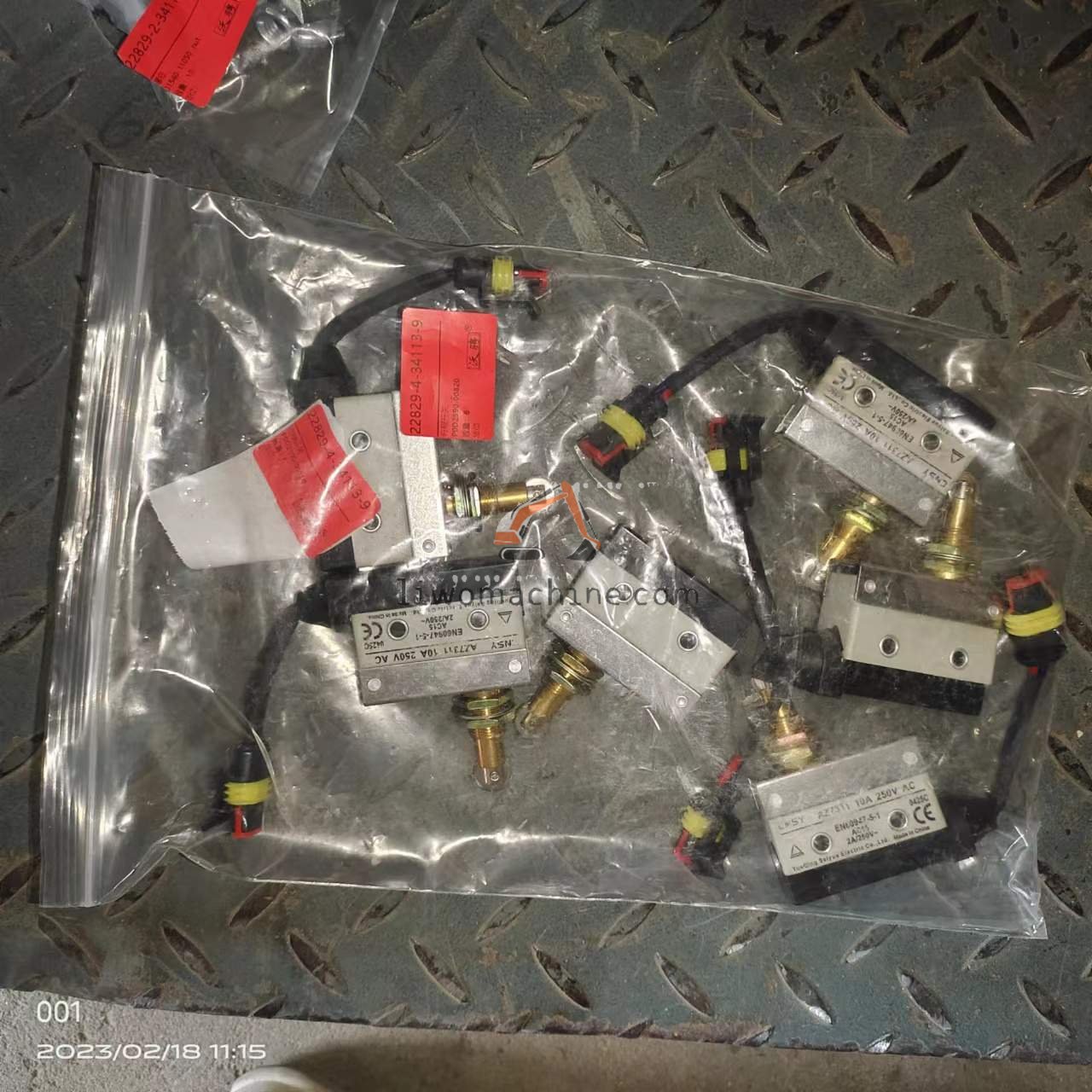 XCMG P0D2590-00820 行程开关 - Professional Construction Machinery Parts