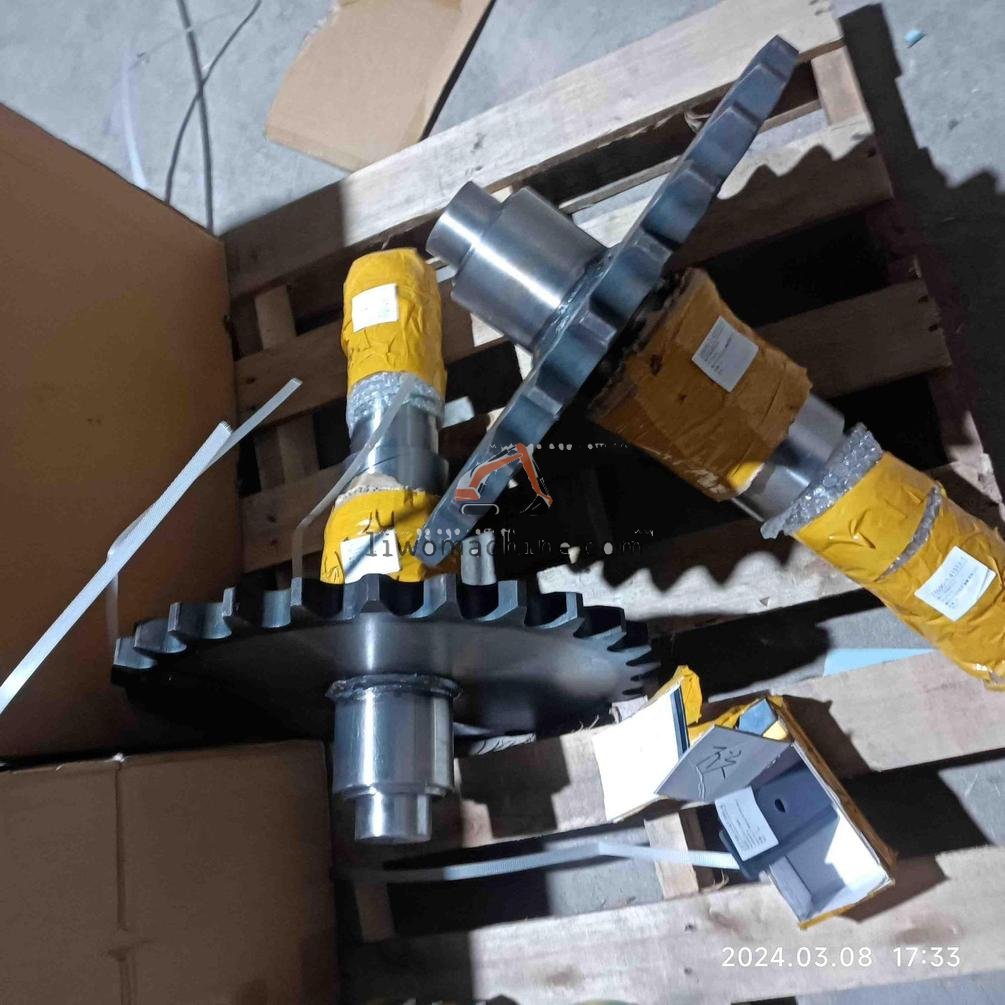 XCMG SP105816 链轮与轴组件长头 - Professional Construction Machinery Parts