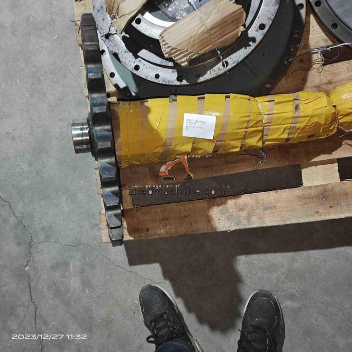 XCMG SP105817 链轮与轴组件 左侧 - Professional Construction Machinery Parts