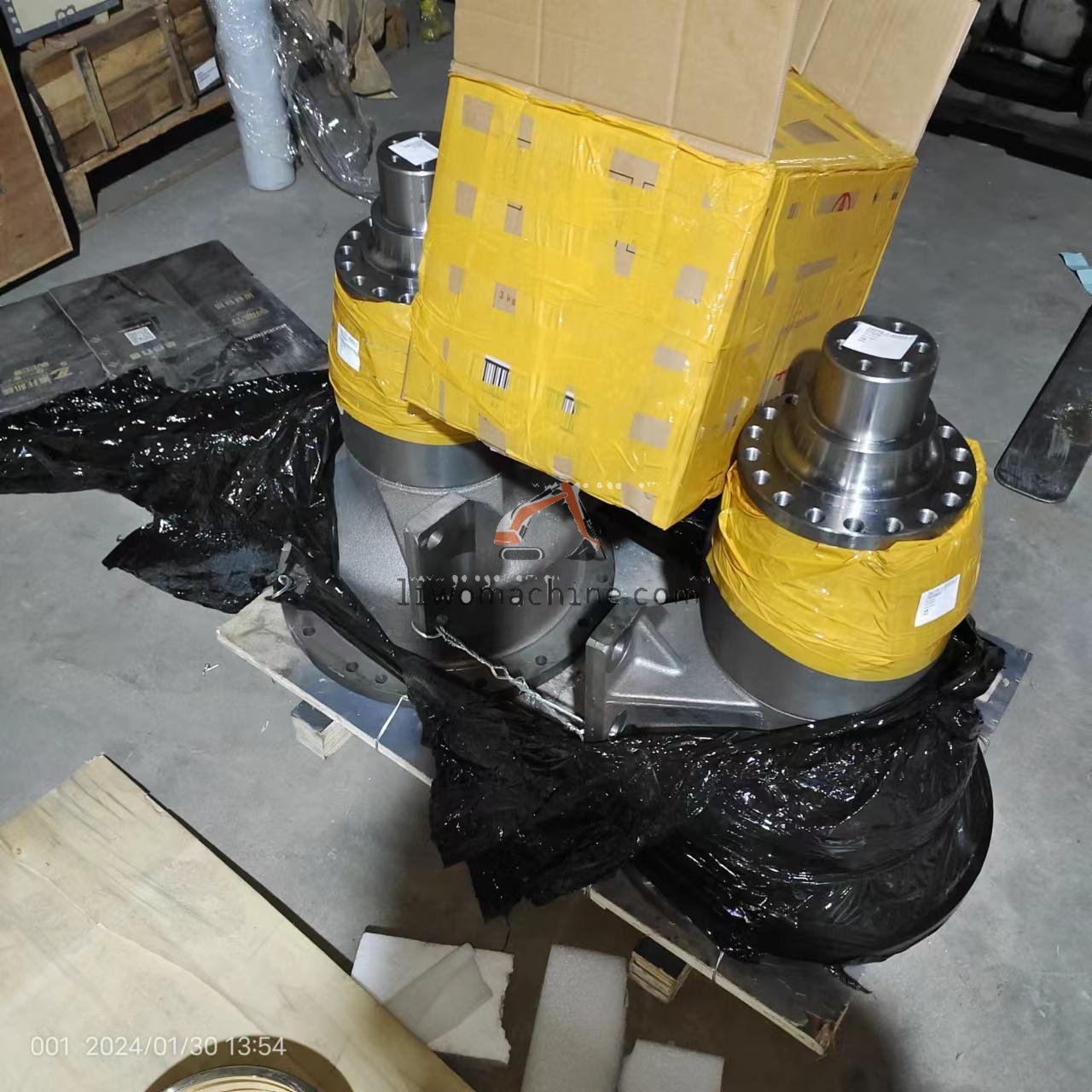 XCMG SP105819 双排链轮轴 - Professional Construction Machinery Parts